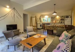 RentUp- Encantadora casa rodeada de naturaleza en Bariloche - 0