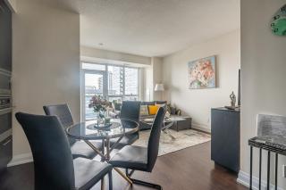 Elegance In Peonies 1 Bedroom Condo 23 Floor Free parking in Downtown Toronto - 2