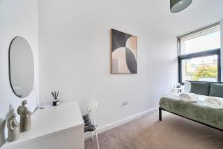 Staines 2 Bed Apartment - Free Parking - Ideal for Contractors & Leisure - 7