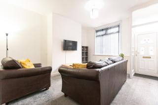 Spacious 2BR Contractor House in Farnworth, Bolton - 6