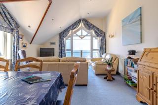 Beachside 3 Bed Apt with Heated Pool, Thurlestone - 4