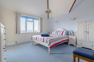 Beachside 3 Bed Apt with Heated Pool, Thurlestone - 2