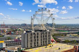 Docklands Escape with Stunning Stadium & City View - 3