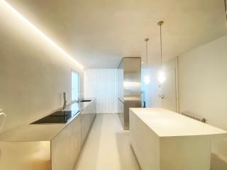 Newly Renovated Spacious Penthouse with Terrace - 1