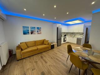 Modern Athens Suite - 160m from Metro - 3min Piraeus Port - 6 Guests - 0