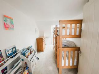 Parkland Place - Spacious Newquay family holiday home, parking, log burner, dog friendly - 9