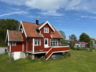 Romantic Country Cabin With Fjord Views On Åmøy - 9