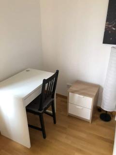 Schönefeld-near BER for 4 guests & not far to Tesla - 5