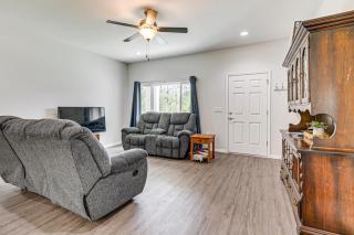 Dunnellon Escape w/ Yard: 8 Mi to Rainbow River - 8