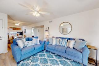 Lovely condo with private beach access - pool private balcony & laundry - 2