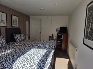 Tudors eSuites Redlands - 6