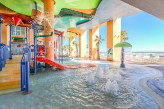 Coastal condo close to beaches shared pools - 6