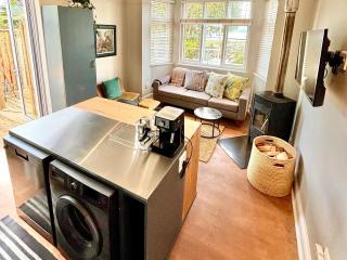 Romantic Haven Bungalow, 90 Main Rd - 7