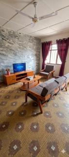 Cozy & Central - 2-Bedroom, King Bed - Cité Houéyiho - 1