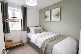 Robinson House - Excellent Location - Driveway Parking, Super-Fast Wifi, Smart TVs and Self-Check-In by Yoko Property - 4