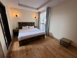 Cozy Wood & Brick Apartment Near Bole, Hayahulet - 8