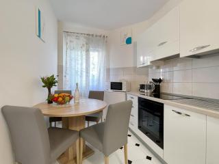 Villa ARINA - Apartments 20 m from Beach, Tucepi - 1