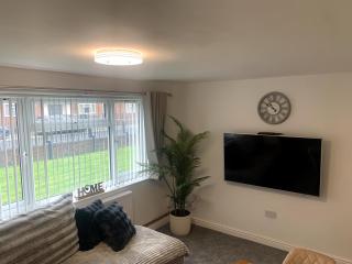 Modern Liverpool Home Near Airport, Sleeps 5, Parking & WiFi - 1