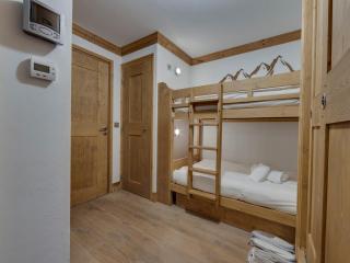 Appartement rénové au cœur de Val d'Isère - 1 chambre + coin montagne, balcon sud, parking inclus - FR-1-567-95 - 3