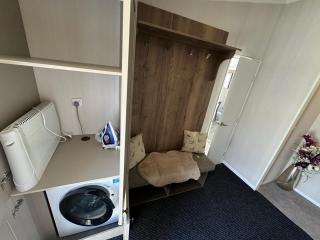 Luxury Lakeside Lodge L2 with Hot tub situated at Tattershall Lakes Country Park - 2