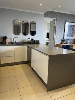 Luxury 3 bedroom apartment - Sandton - 3