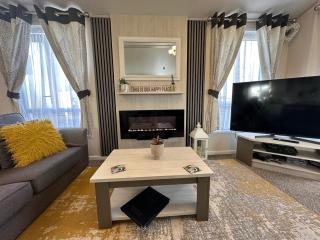 Indulgence Lakeside Lodge i2 with hot tub, private fishing peg situated at Tattershall Lakes Country Park - 9