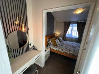 Indulgence Lakeside Lodge i2 with hot tub, private fishing peg situated at Tattershall Lakes Country Park - 6