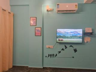 Cozy Breeze - Ocean Inspired Spacious 2BHK Stay - 6