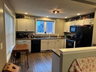 3bd Townhome walking distance to Stadiums and Downtown with parking - 3
