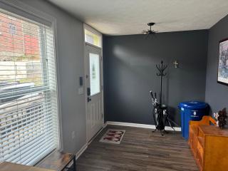 3bd Townhome walking distance to Stadiums and Downtown with parking - 2