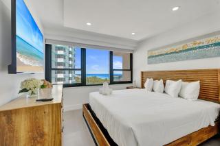 3BR 2BA Oceanfront Retreat Pools and Beach Access 706 - 7