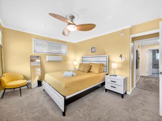 Gorgeous Home Tucked Away in Greener Part of Town Transit-Friendly - 5