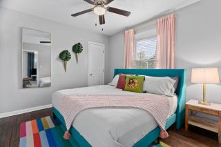 4-Bed Home by KU & 39th St Shops 4 - 5