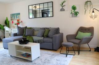 3BR Entire House, Garden, BBQ, Free Parking, 2 Bathrooms, Sleeps 7 - 5