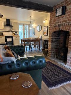 Charming Character Cottage - 9