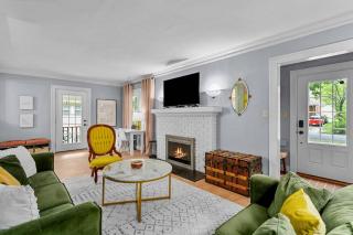 Spacious 4 Bed Home with Backyard Oasis 52 - 9