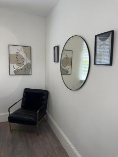 Beautifully Designed Pollok House - 9