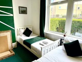 Chic victorian 1 bed flat - sleeps 4 - free parking - pet friendly - 6