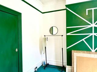 Chic victorian 1 bed flat - sleeps 4 - free parking - pet friendly - 4