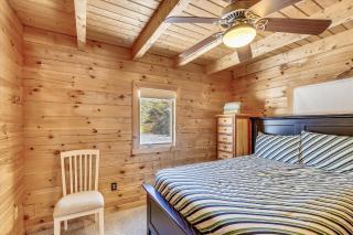Aspen's Run: 3 br log cabin, wood stove, deck, firepit, window a/c by Stowe Country Homes - 1