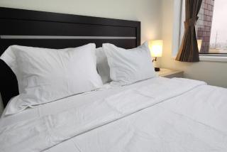 Modern One Bedroom Apartment with Gym - 5