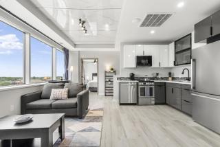 Modern One Bedroom Apartment with Gym - 0