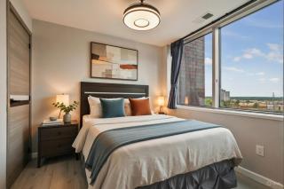 Modern One Bedroom Apartment with Gym - 9