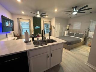 Downtown Orlando Modern Zen Studio Private Hot Tub - 6