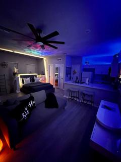 Downtown Orlando Modern Zen Studio Private Hot Tub - 3