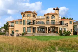 Hamptons Romantic Waterfront Queen Suite - 0