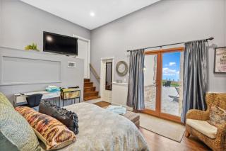 Hamptons Romantic Waterfront Queen Suite - 4
