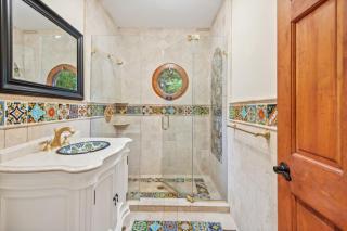 Hamptons Romantic Waterfront Queen Suite - 2