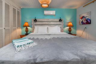 Beachfront Romantic One-Bedroom Villa - 7