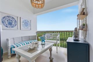 Comfy 3BR Penthouse, Private Terrace - 6